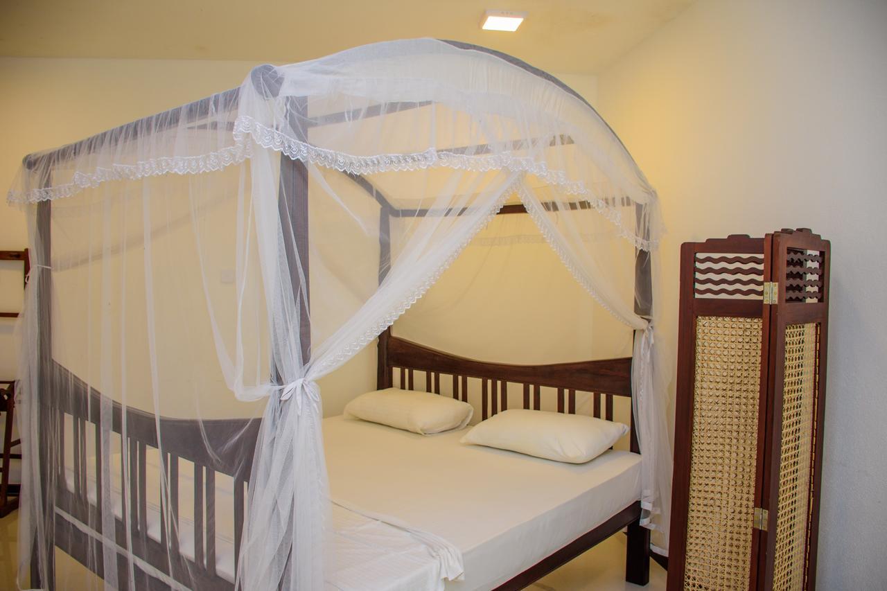 Rock Elephant Villa Хиккадува Экстерьер фото