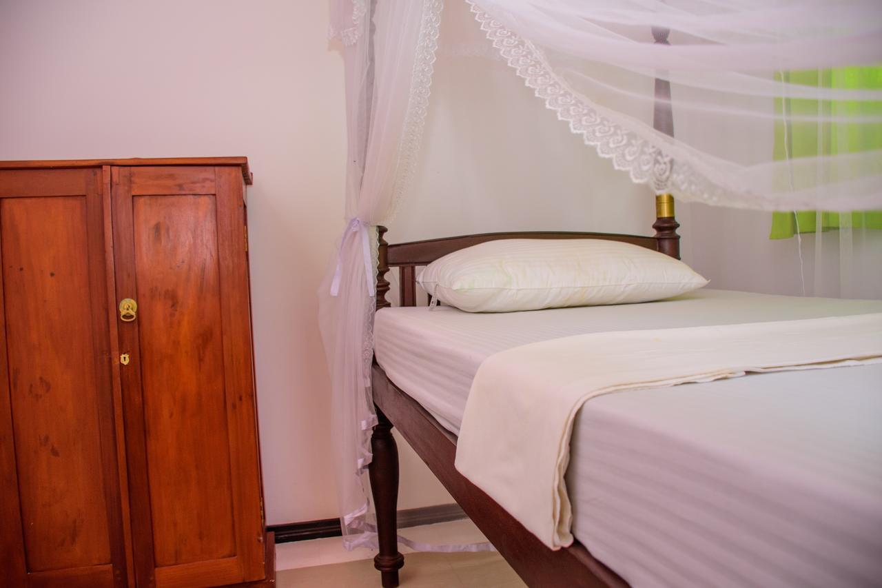 Rock Elephant Villa Хиккадува Экстерьер фото