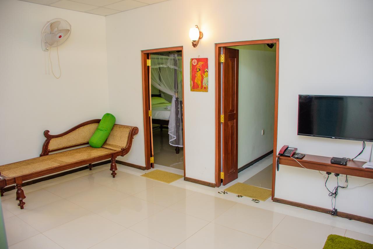 Rock Elephant Villa Хиккадува Экстерьер фото