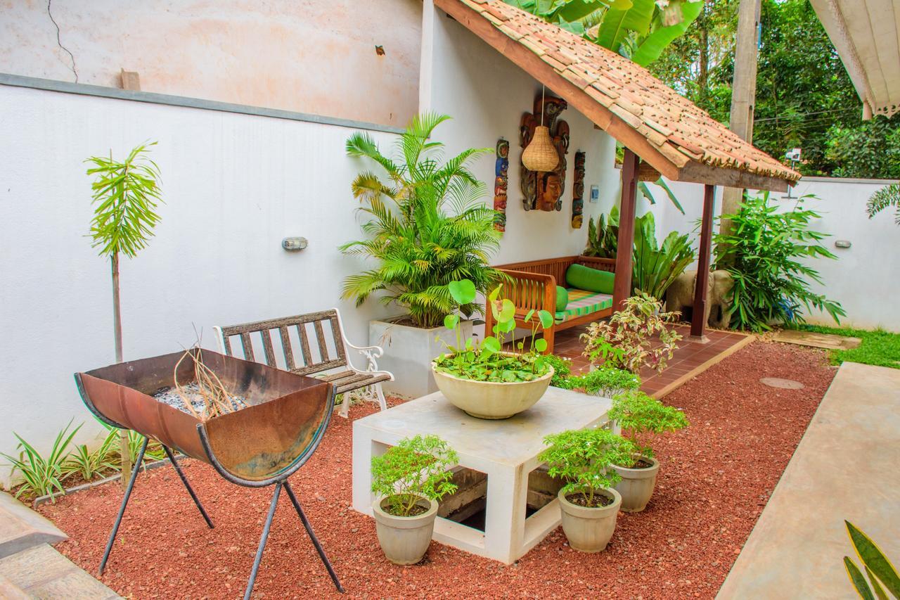 Rock Elephant Villa Хиккадува Экстерьер фото