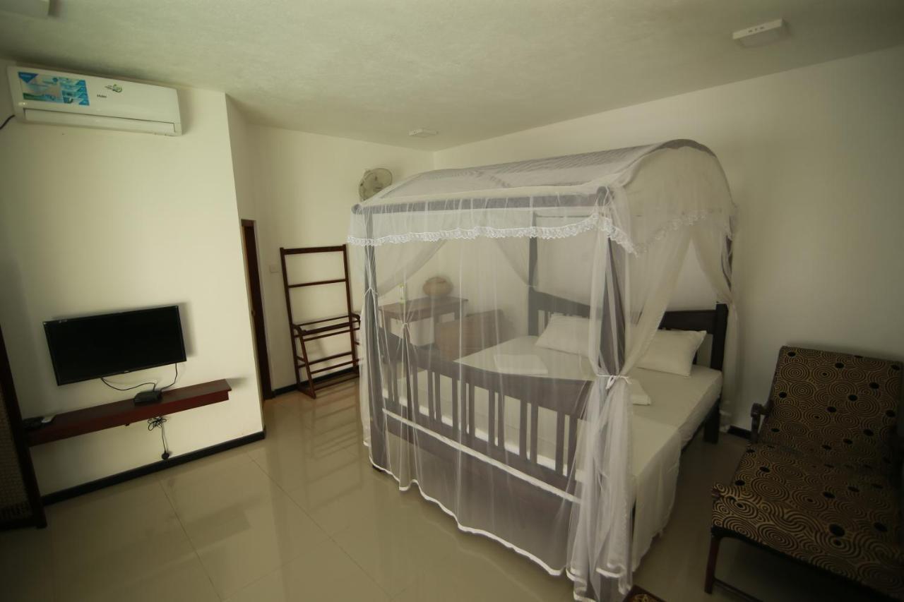 Rock Elephant Villa Хиккадува Экстерьер фото