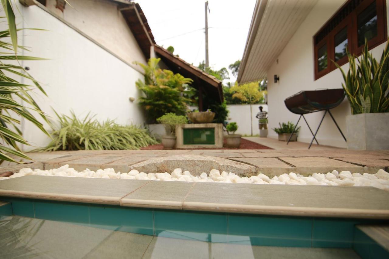 Rock Elephant Villa Хиккадува Экстерьер фото
